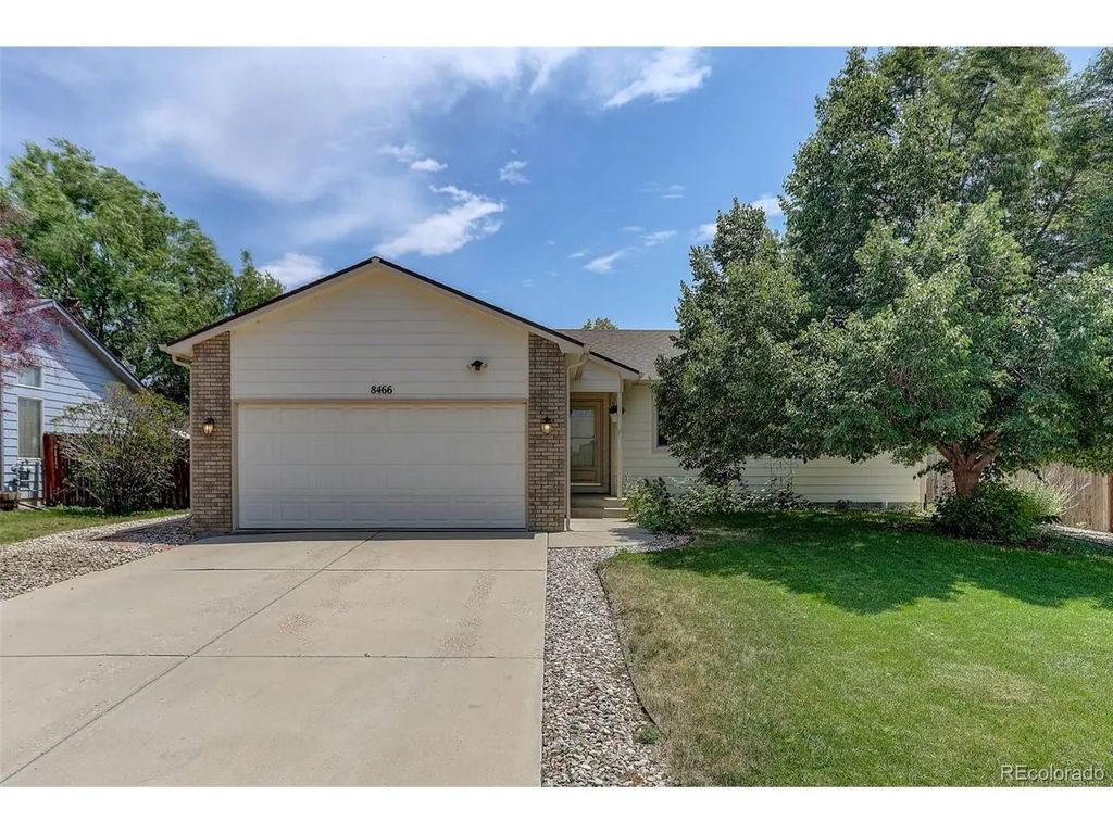 8466 Keenland Way, Wellington