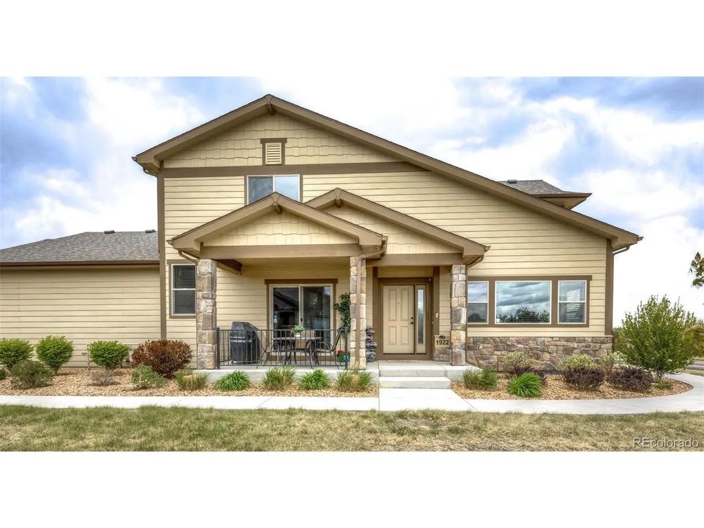 1922 Sunshine Peak Dr, Loveland