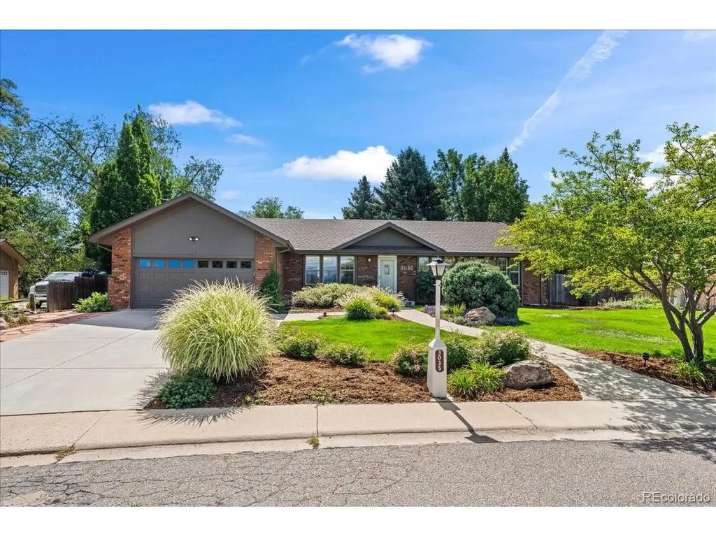 3035 Lakeshore Dr, Longmont