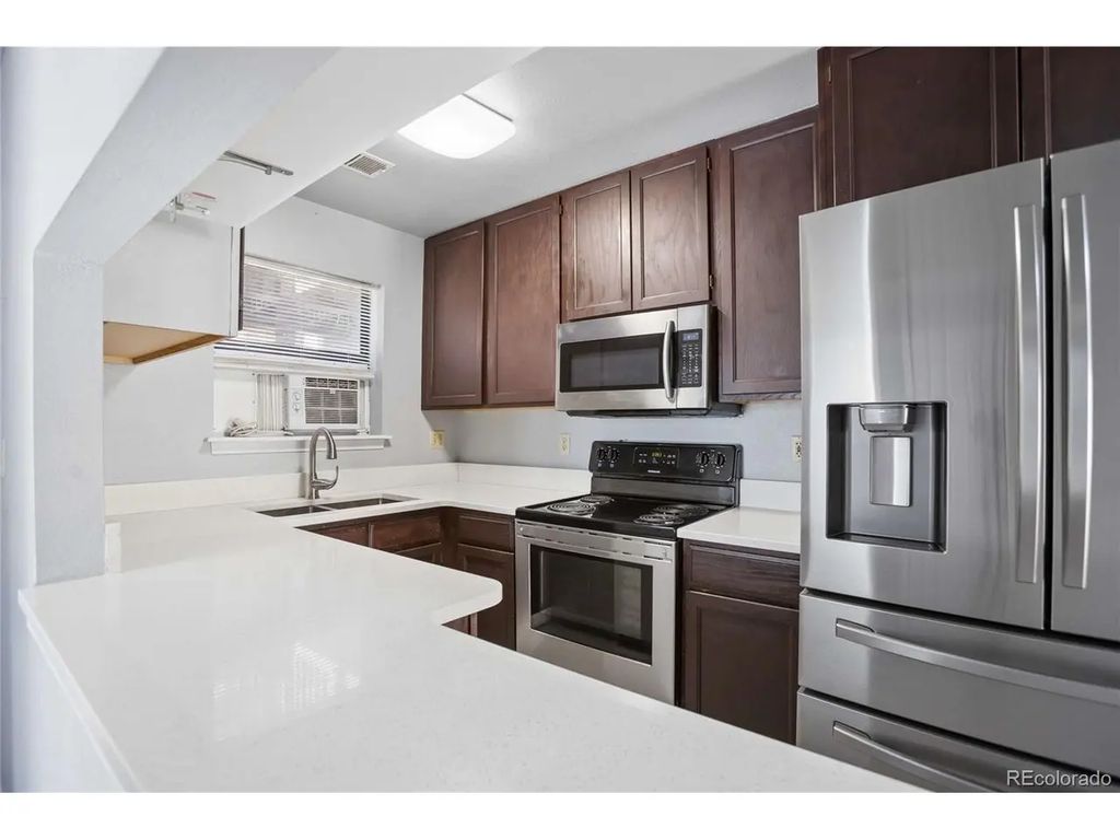 225 E 8th Ave F6, Longmont