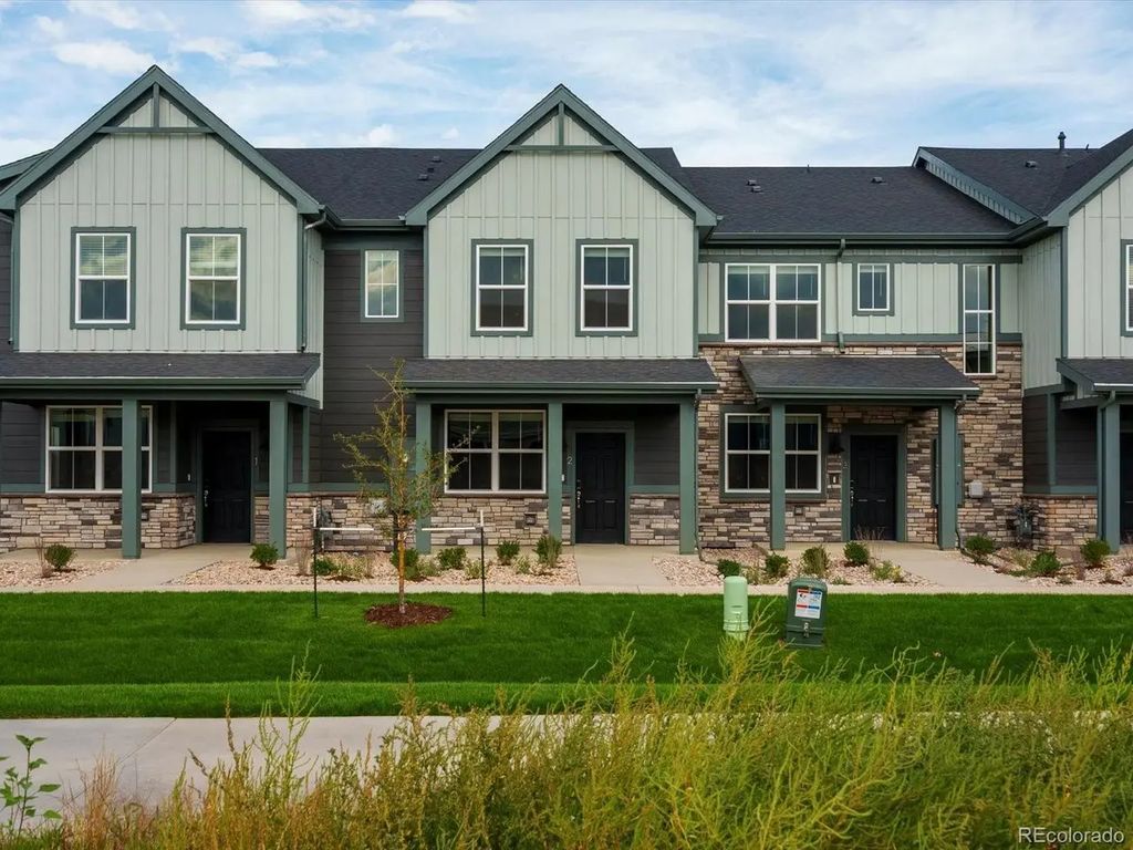 1600 Riverplace Dr 2, Windsor