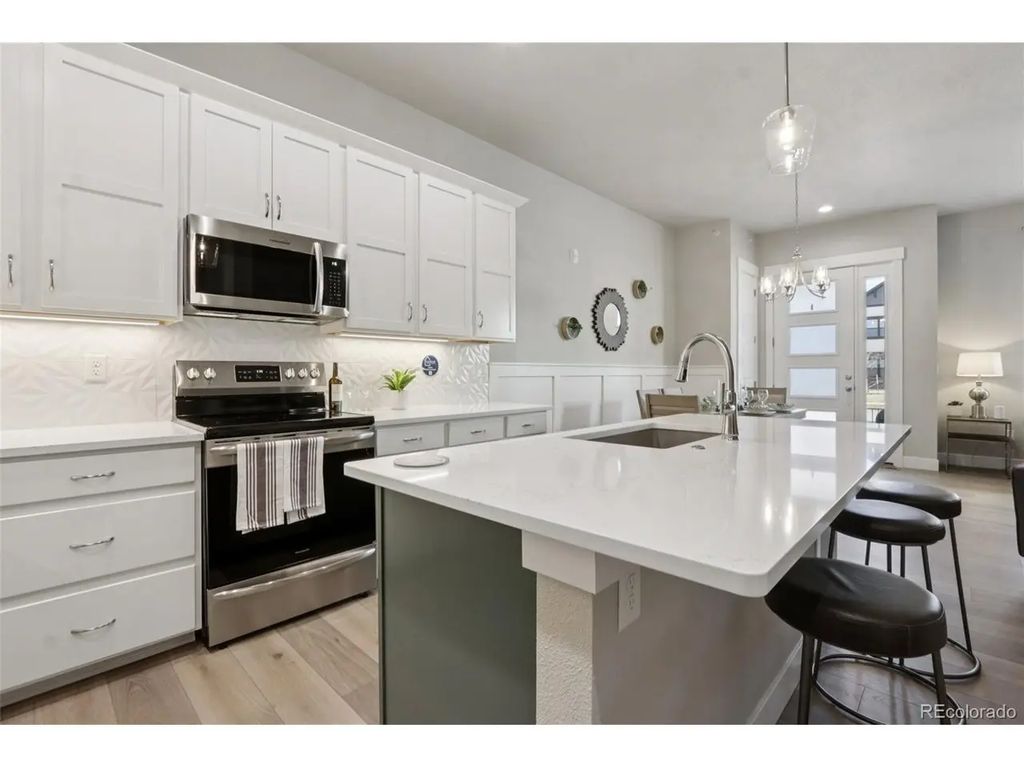 176 High Point Dr, Longmont