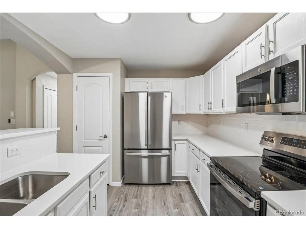 1404 Whitehall Dr C, Longmont