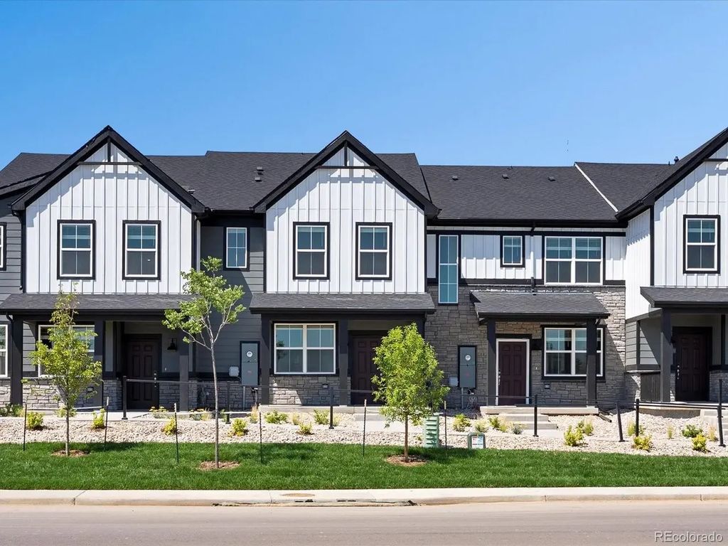 1616 Riverplace Dr 3, Windsor