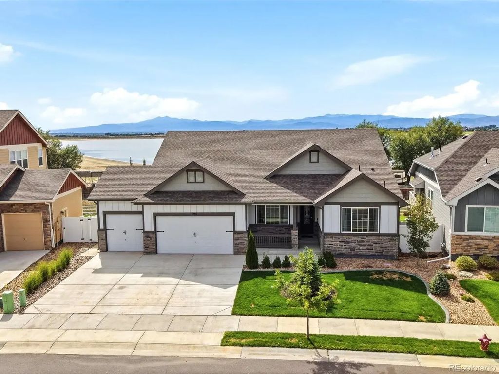 1759 Vista Point Ln, Windsor