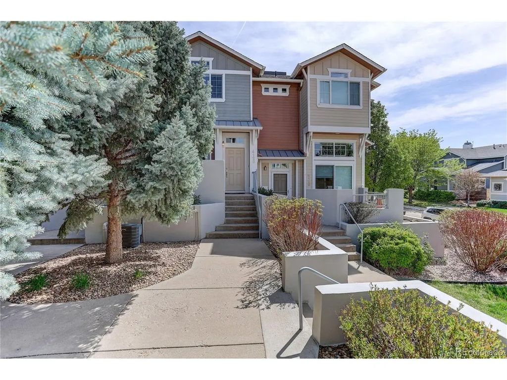 4122 Riley Dr, Longmont
