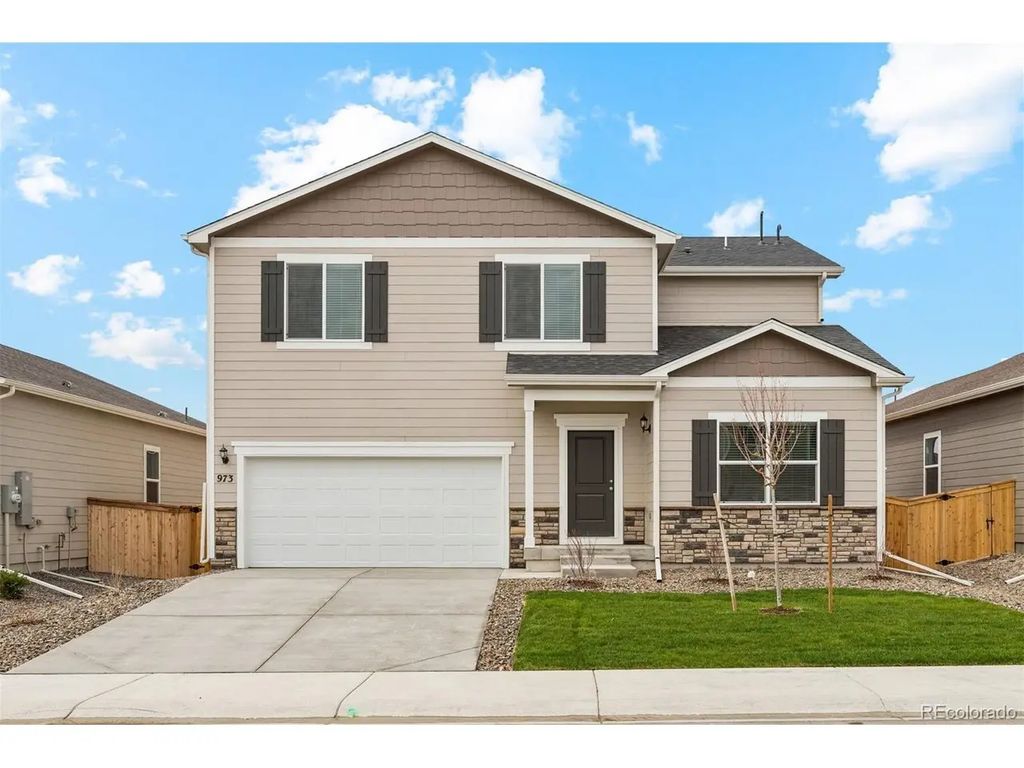 851 Emerald Lakes St, Windsor