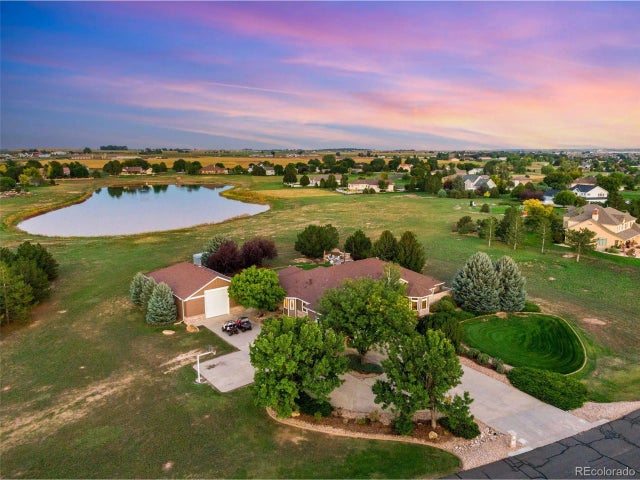 335 N Shore Cir, Windsor