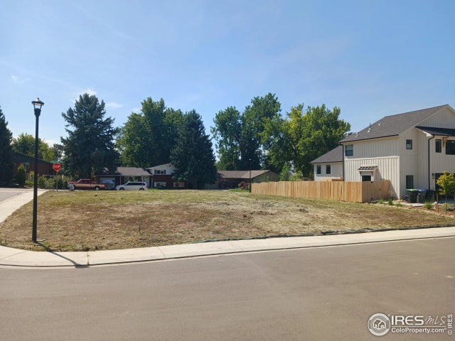 707 Longs Peak Ln, Longmont