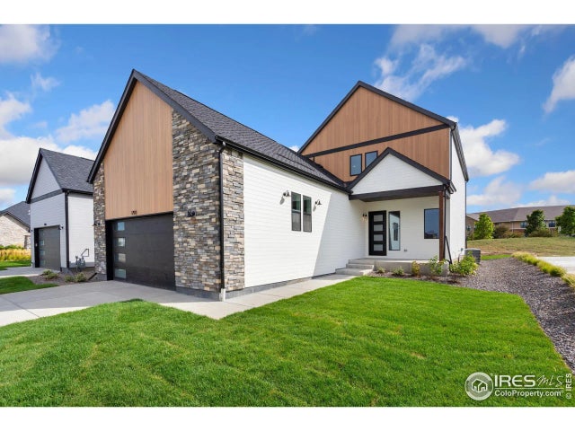 1792 Barefoot Dr, Windsor