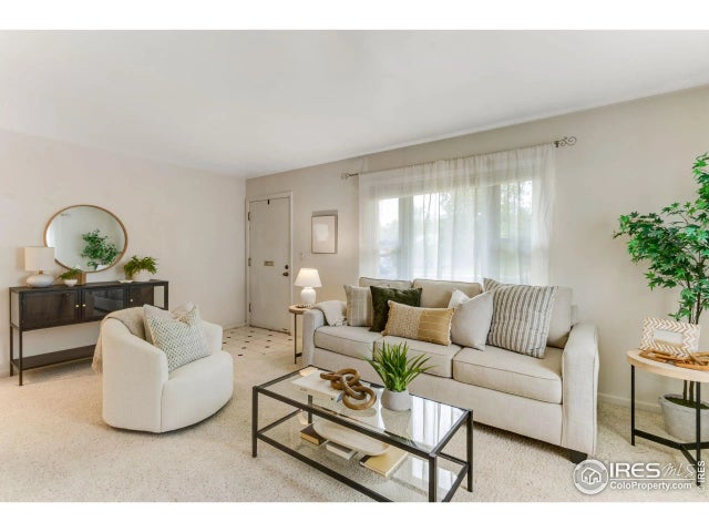 2437 Mountain View Dr, Loveland