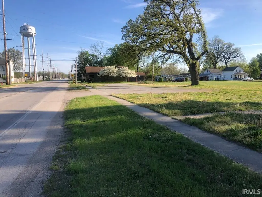 305 S Division Street, Bristol