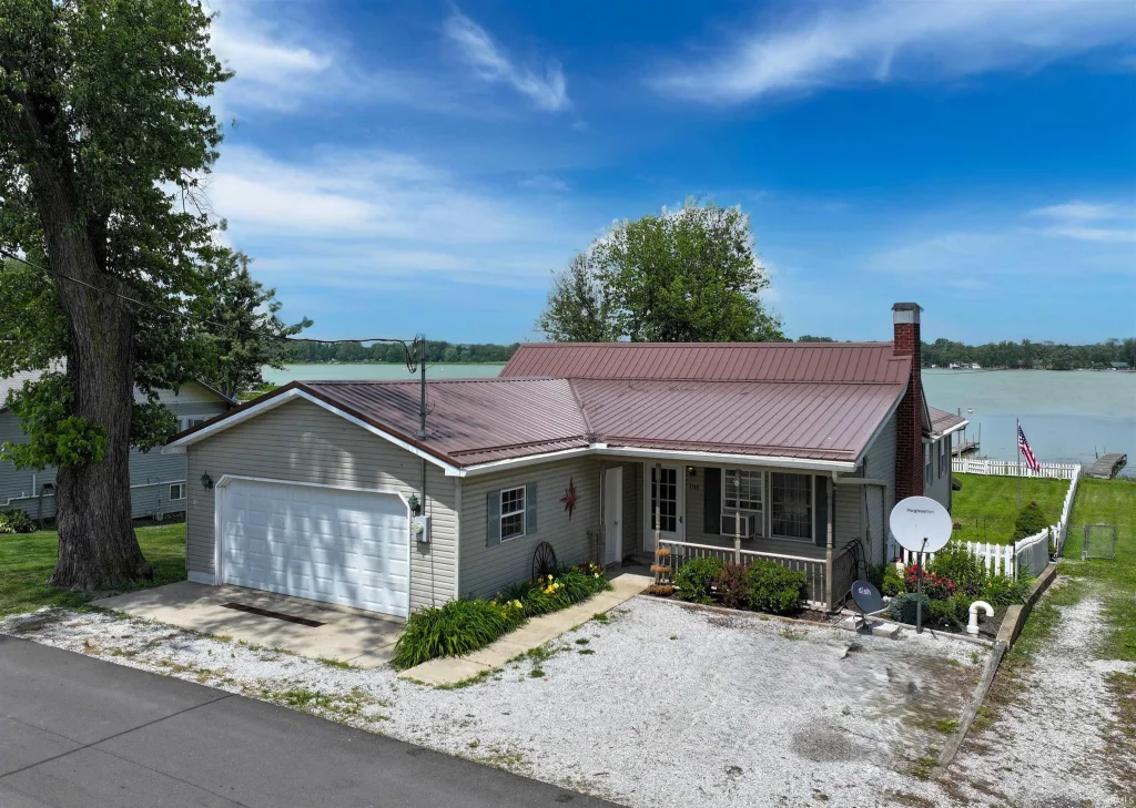 1199 N Main Street, Kewanna