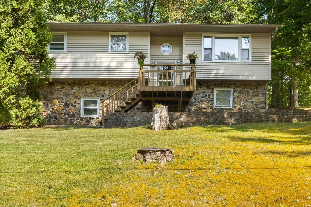 374 Briarwood Lane, Bedford