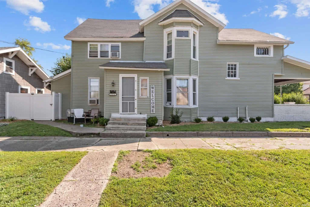 136 W 7th Street, Peru