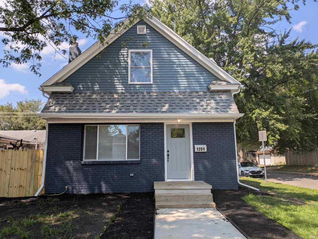 1201 S Twyckenham Drive, South Bend