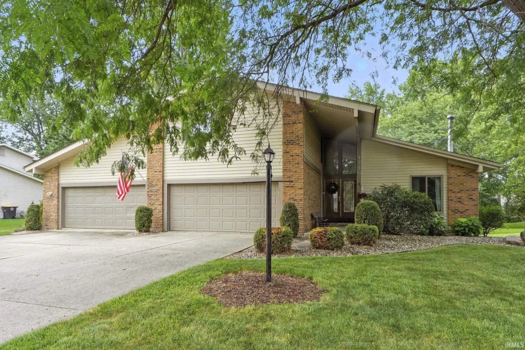 1716 Traders Crossing, Fort Wayne