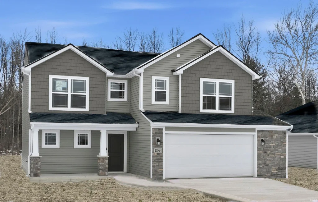 809 Knights Crossing, Kendallville