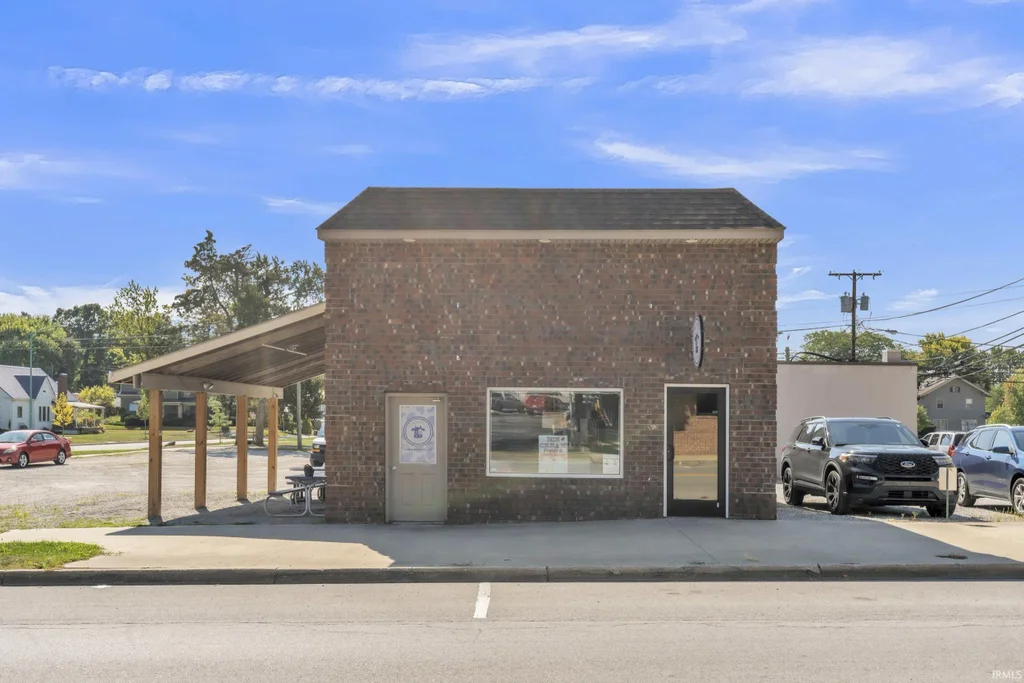 118 E Main Street, Albion