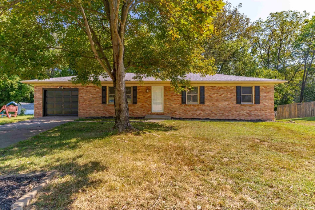 6800 Oakmont Court, Newburgh