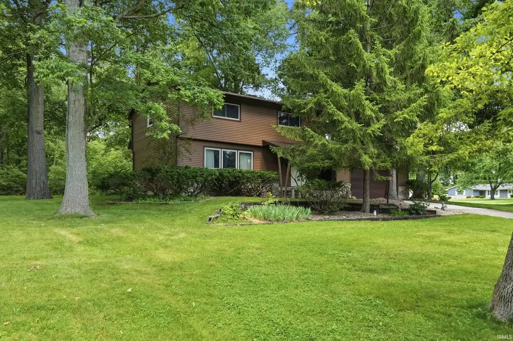 505 Oak Crest Drive, Kendallville