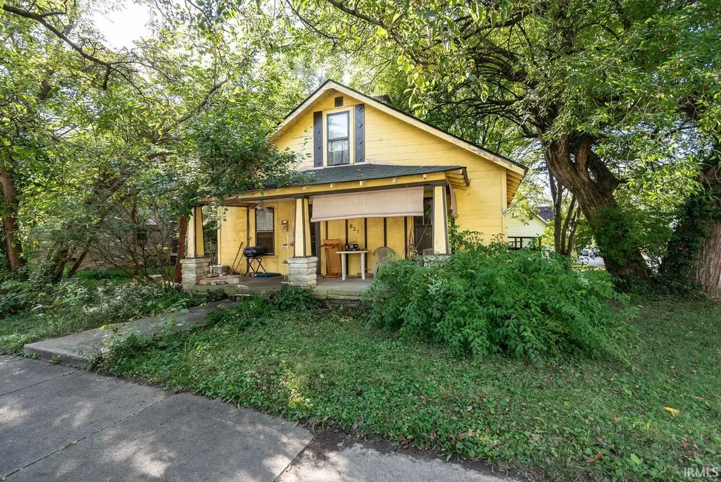 621 W 12th Street, Bloomington