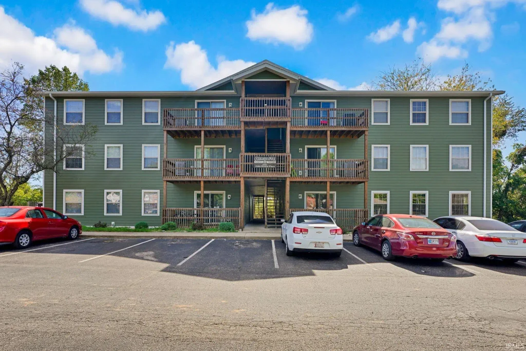 3220 E John Hinkle Place B, Bloomington