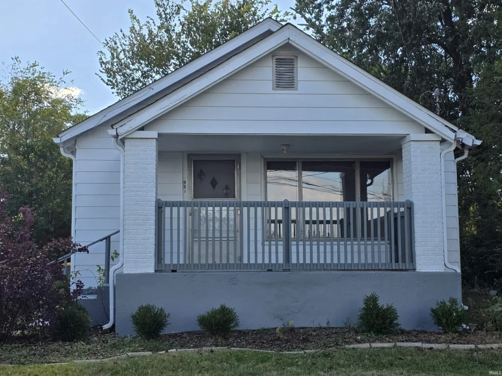 921 W Gourley Pike, Bloomington