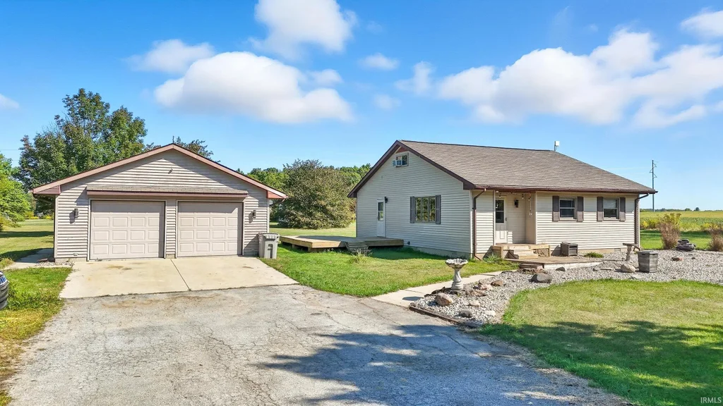 745 E 400 S Road, Columbia City