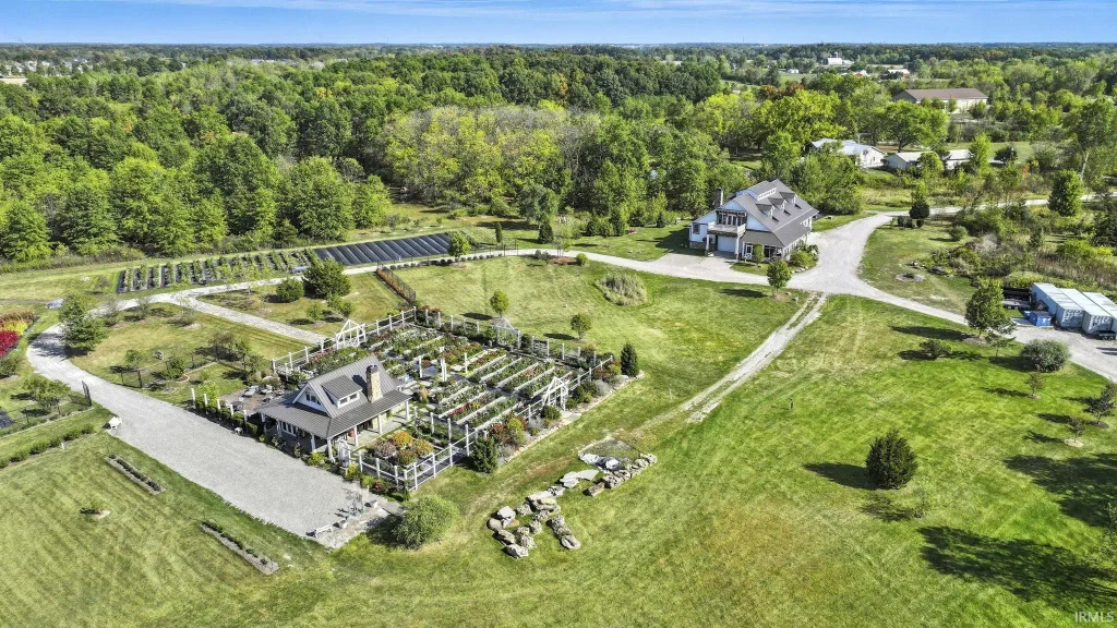 9129 Hollopeter Road, Leo