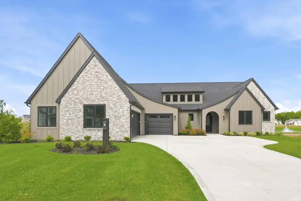 8550 Artemis Lane, Fort Wayne