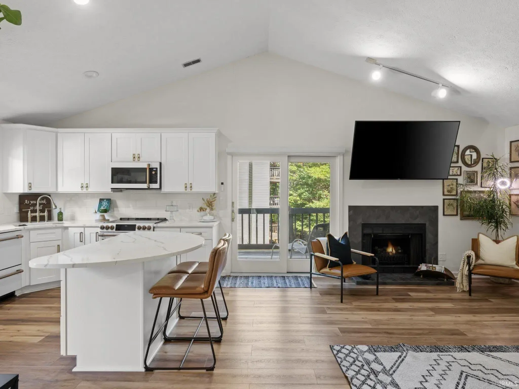 9379 S Pointe Retreat Drive 68, Bloomington