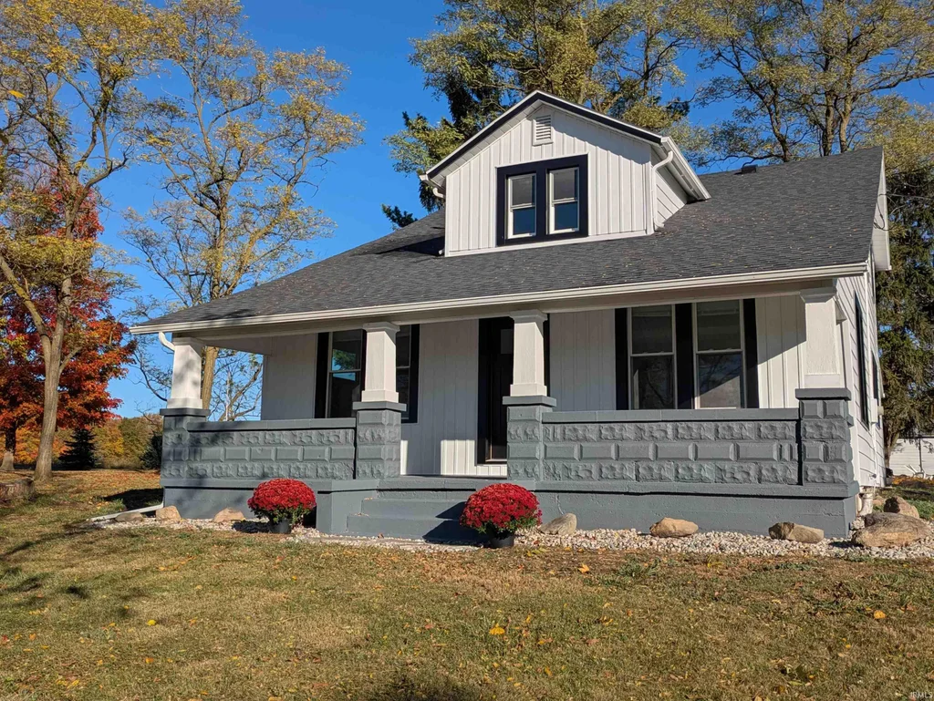 3337 E 1000 S-92 Road, Roanoke