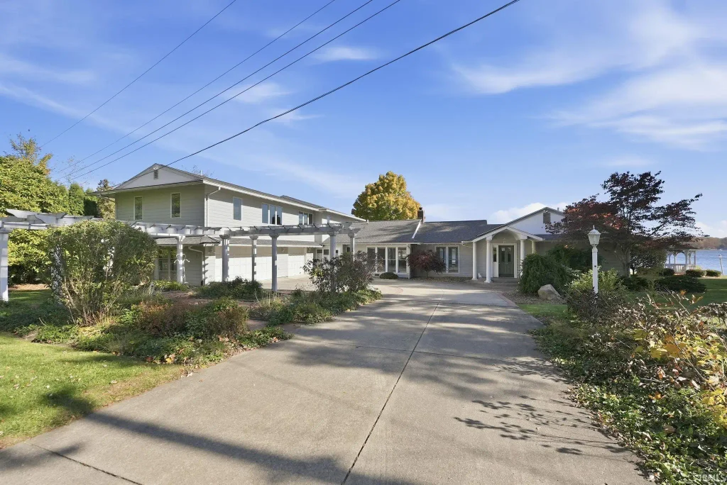 1455 Lane 280 Hamilton Lake, Hamilton