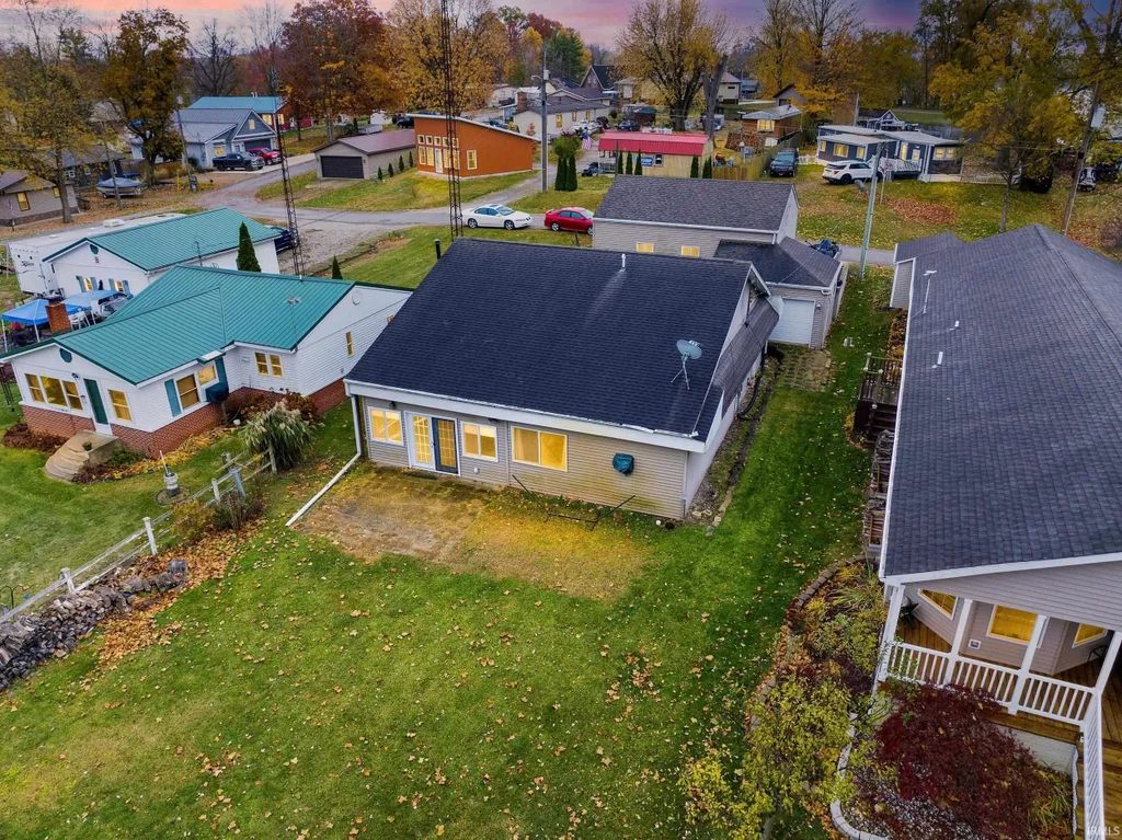 885 W 590 S Road, Wolcottville