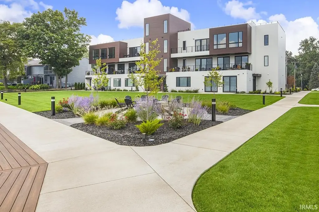 960 E Jackson, 302 Boulevard, Elkhart