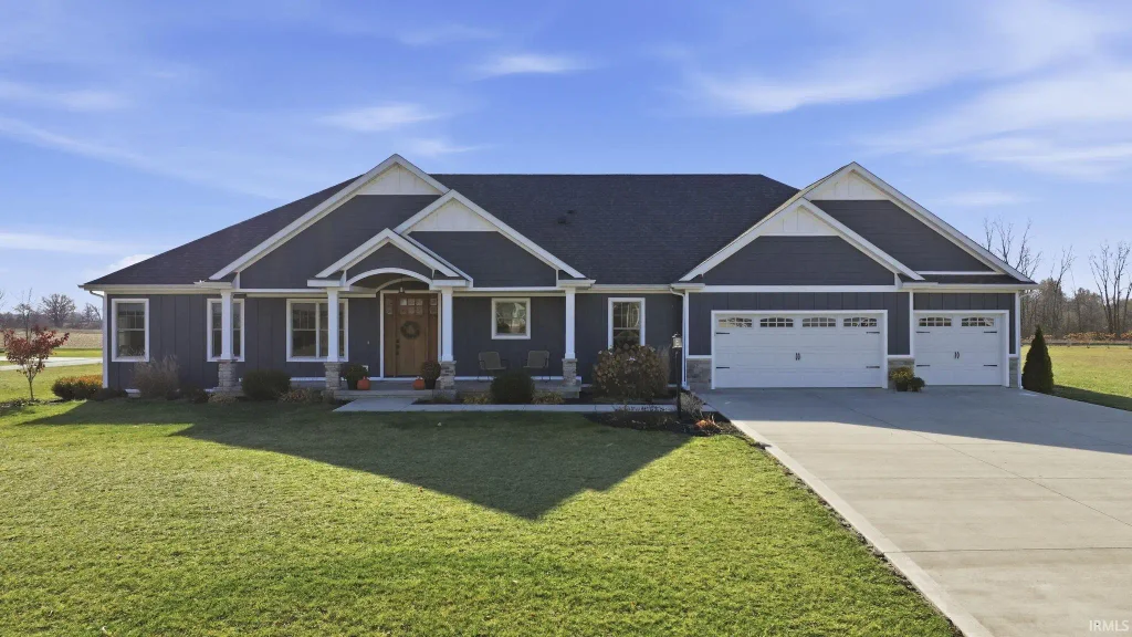 4896 S Round Hill Road, Columbia City