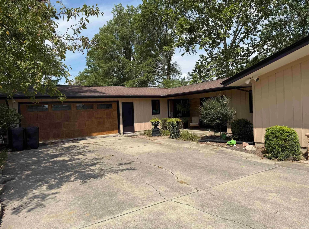 1105 W Clark Street, Berne