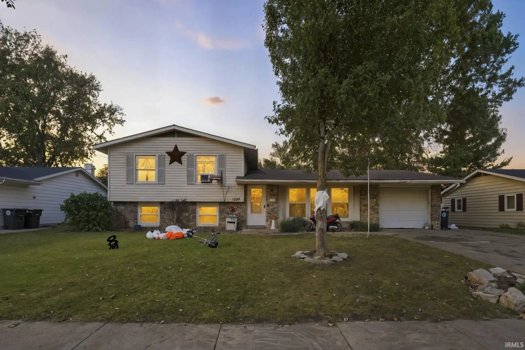 1922 Legoma Drive, Fort Wayne