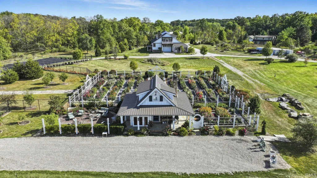 9129 Hollopeter Road, Leo