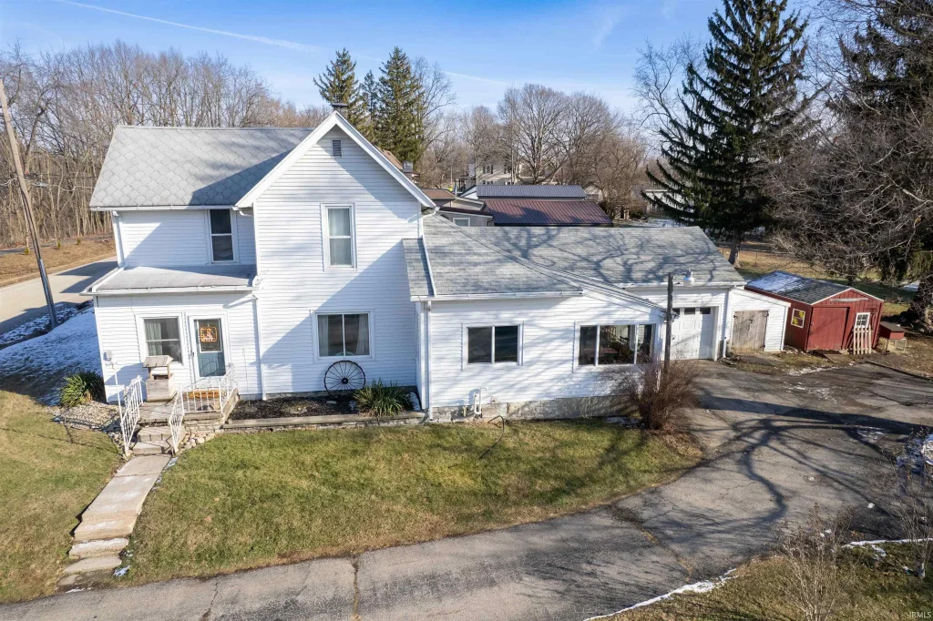 1085 E Tipton Street, Huntington