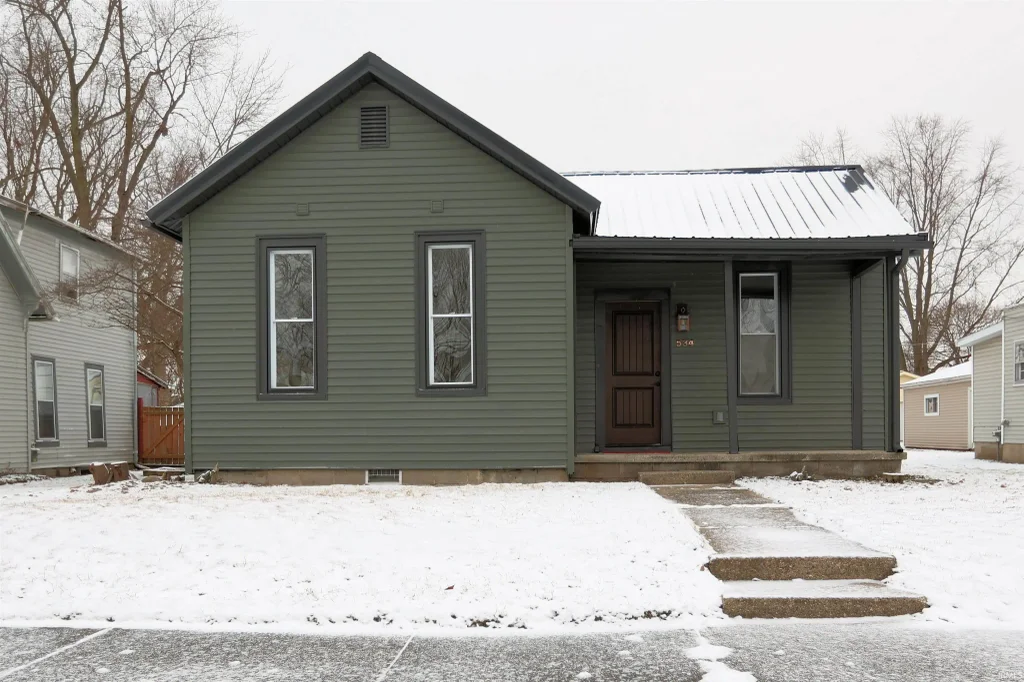 534 Mayne Street, Huntington