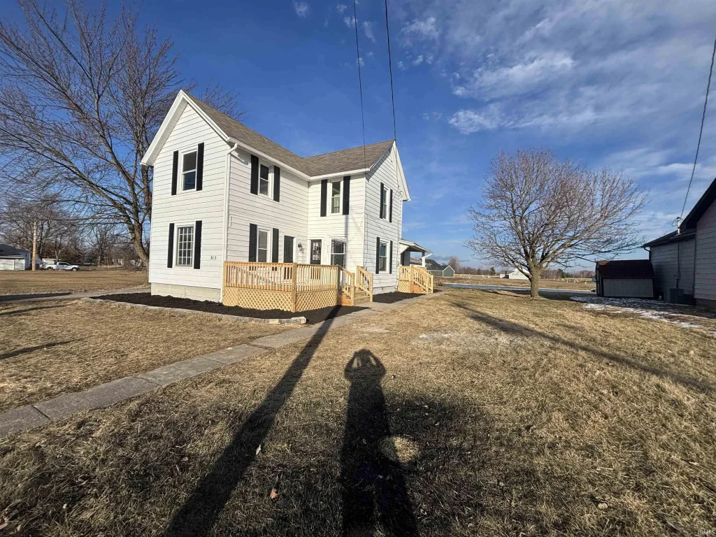 813 N Randolph Street, Garrett