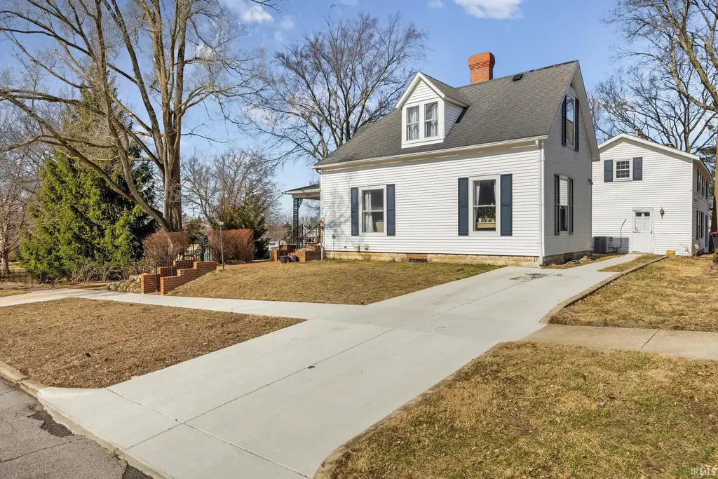 504 E Pike Street, Attica