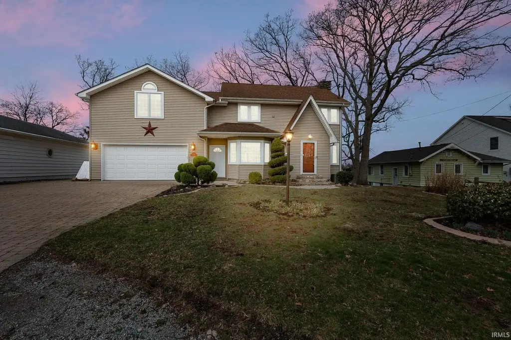 1080 Lane 210 Hamilton Lake, Hamilton
