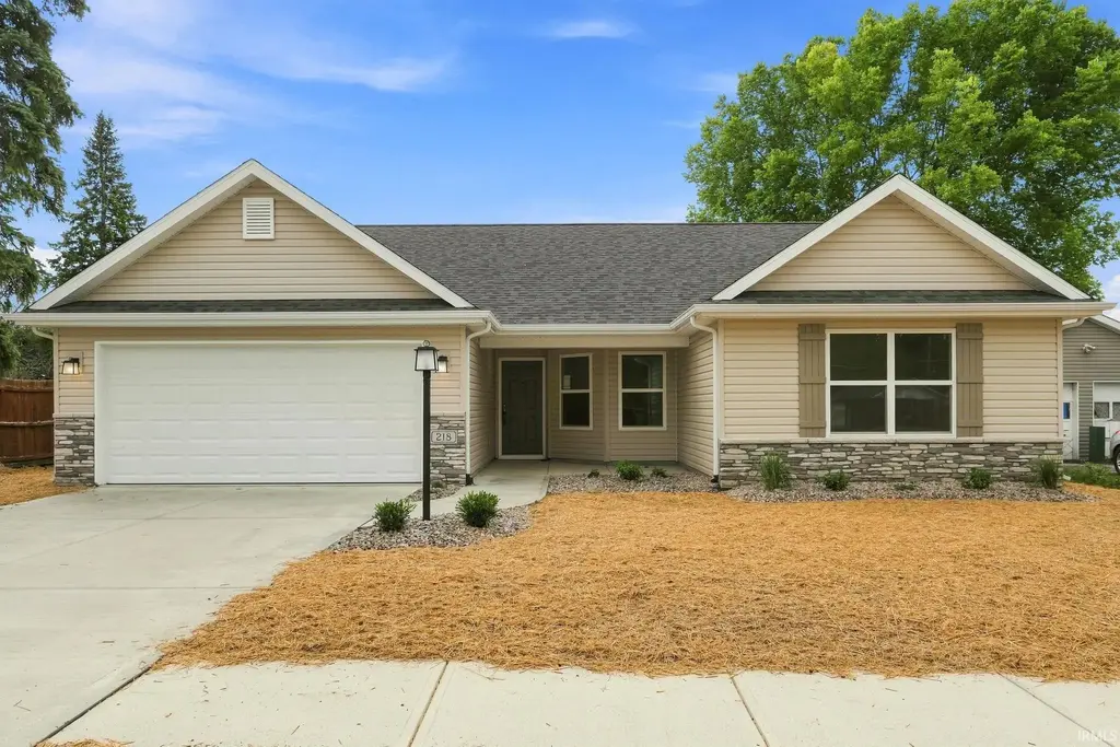 218 W Oak Street, Butler