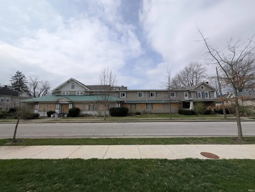 2440 Bowser Avenue, Fort Wayne