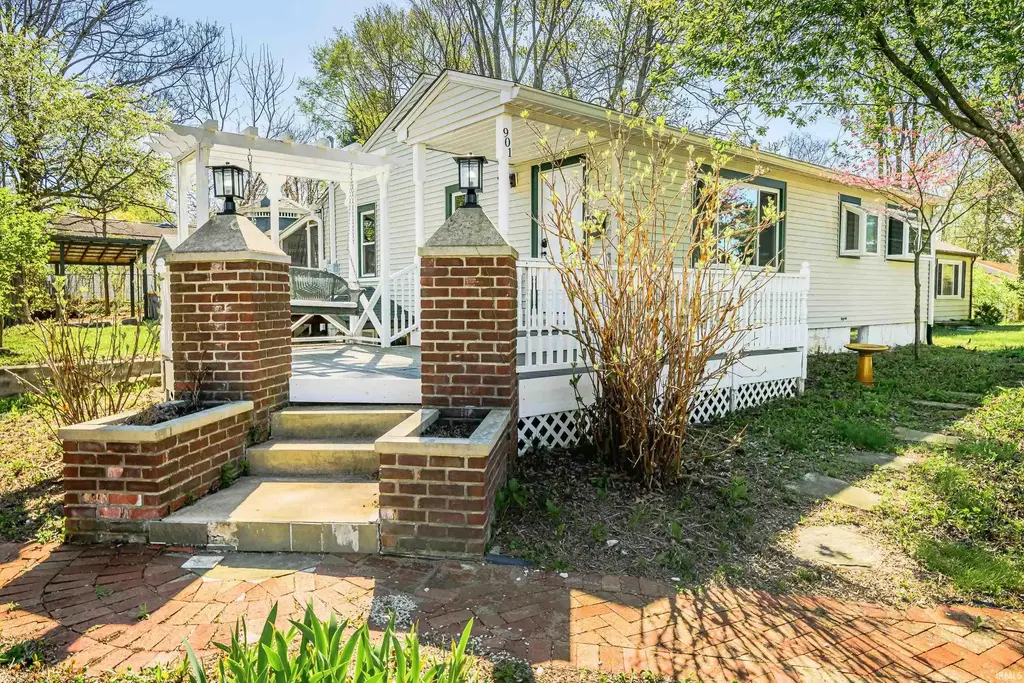 901 S Lincoln Street, Bloomington