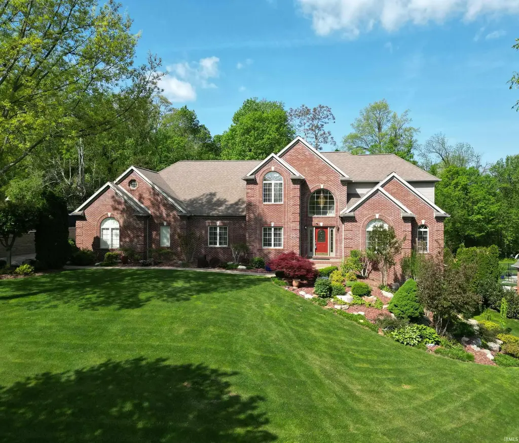 6644 Hillsgate Court, Newburgh