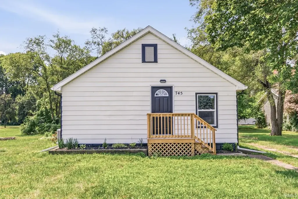 745 E 18th Street, Mishawaka